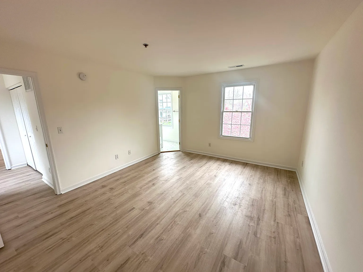 2 bed, 2.5 bath, 1152 sqft, $2,195 — Photo 2