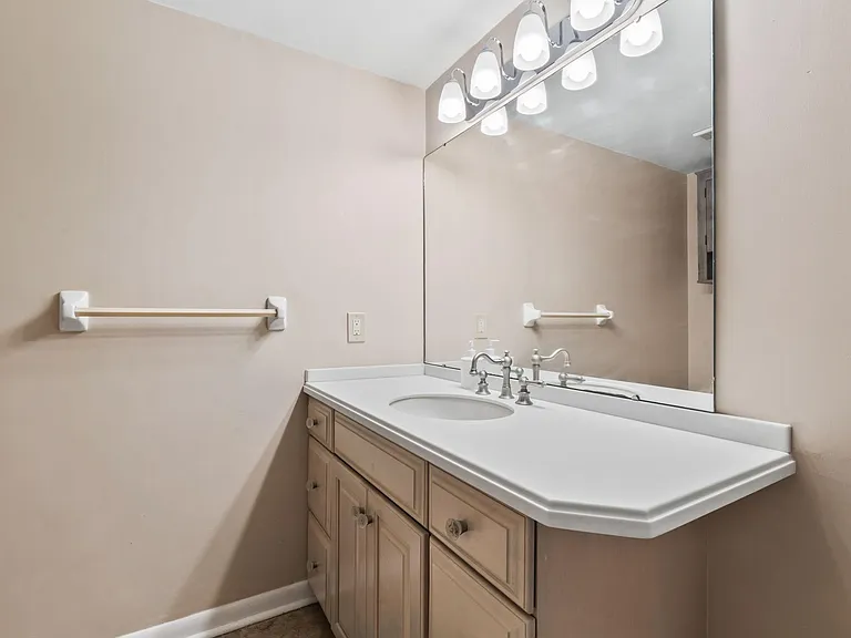 Marlene Ave — Photo 9