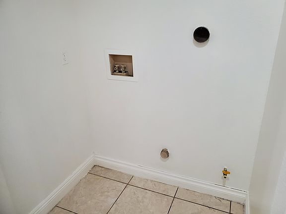4th image of 837 W 93rd St
