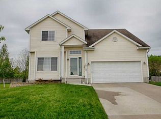 10118 Oakwood Dr, Urbandale, IA 50322