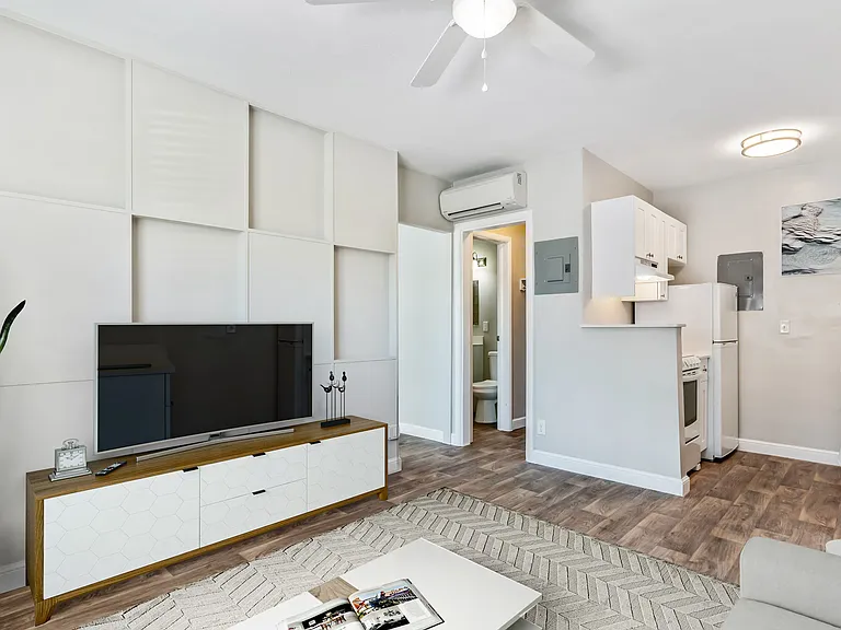 Seascape Apartments — Photo 25