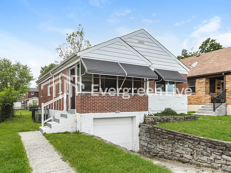 4047 Washington Ave — Photo 2