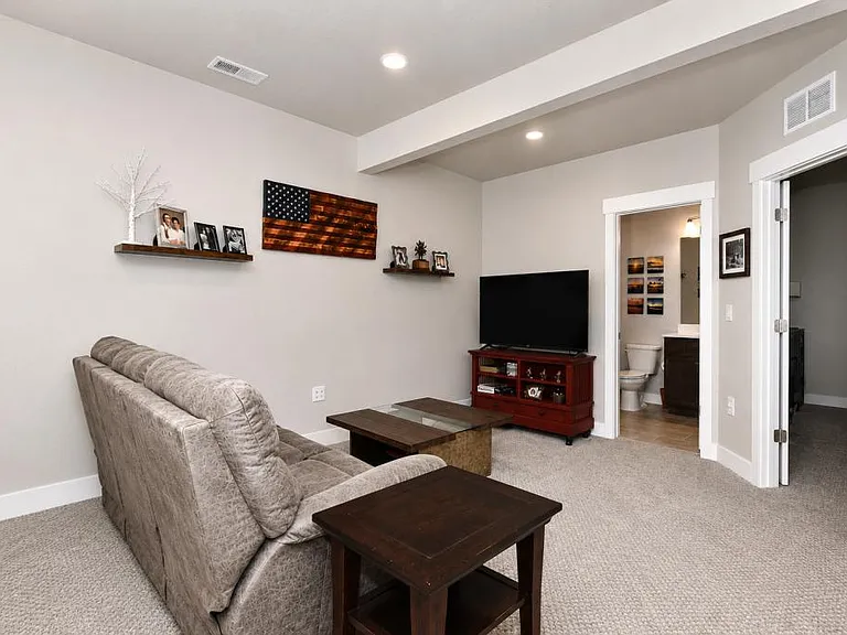 6245 Vernazza Way — Photo 32