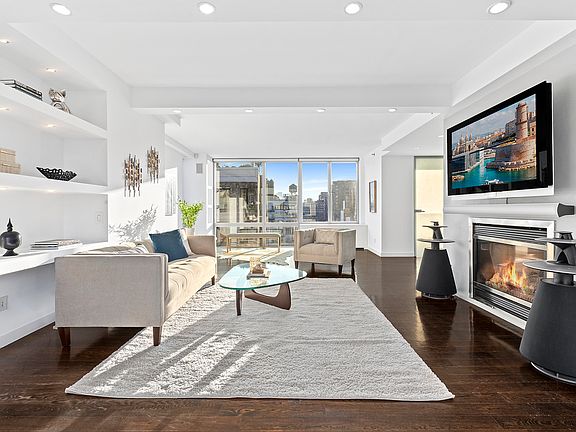 2nd image of 151 W 17th St Penthouse F
