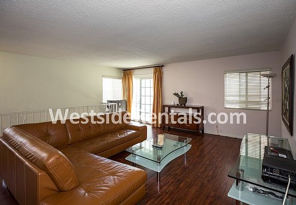4th image of 149 S Rexford Dr #B
