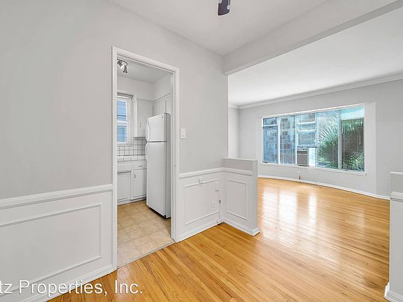 3rd image of 2034 S Beverly Glen Blvd #2