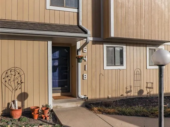 6418 W 51st Ter, Mission, KS 66202