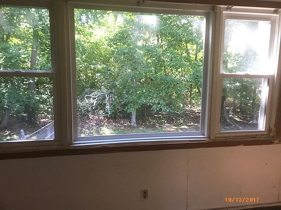 3rd image of 617 Monroe Ave