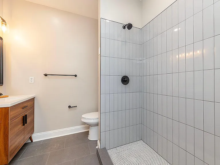 105 Washington St — Photo 18