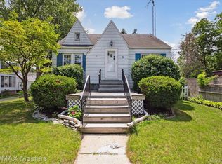 38 Sheridan Dr, Monroe, MI 48162