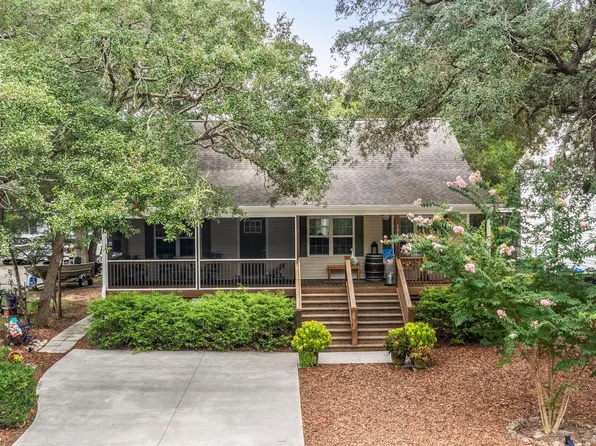 104 NE 40th Street, Oak Island, NC 28465