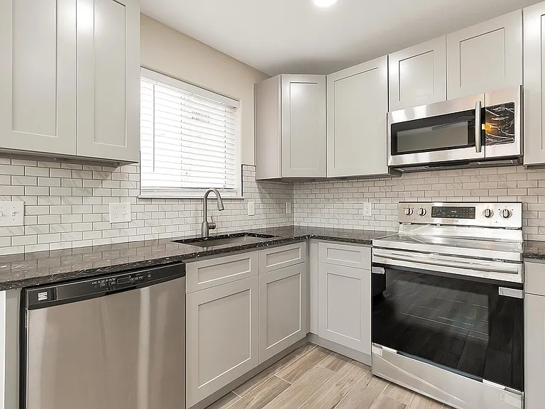 314 S Yates St — Photo 3