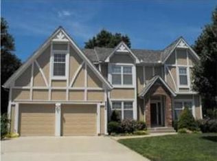 8454 Lakeview Ave, Lenexa, KS 66219