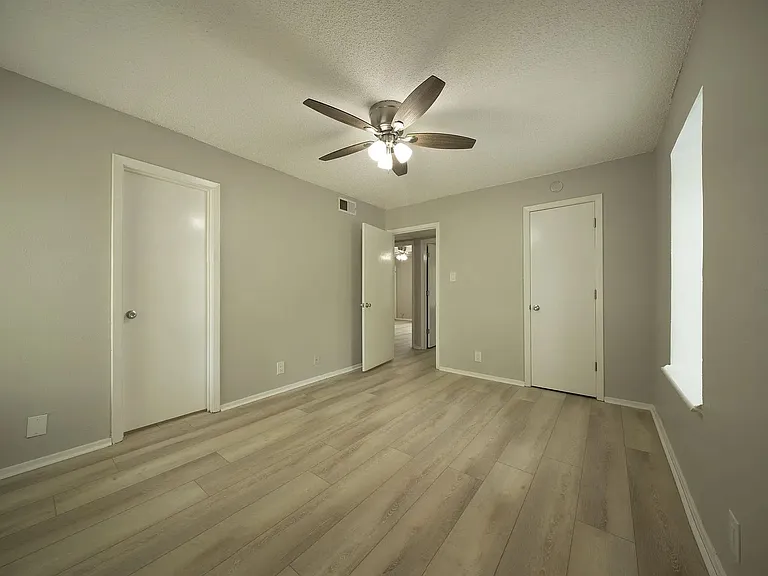 1717 N Locust St — Photo 24