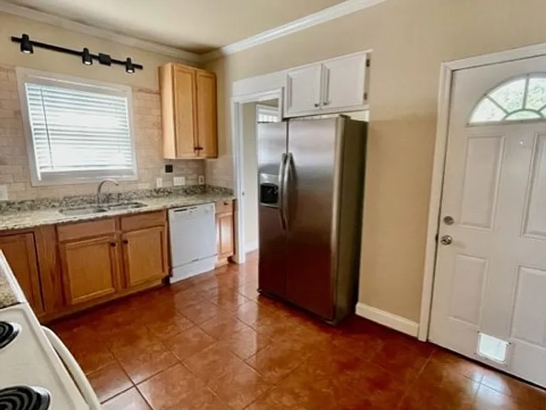 401 Wesley Heights Way — Photo 5
