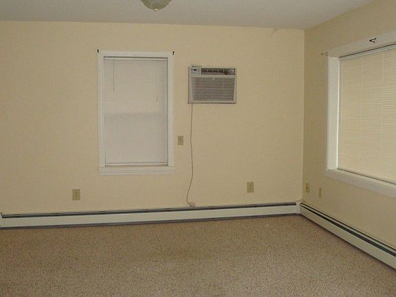 3rd image of 1685 Turbot Ave