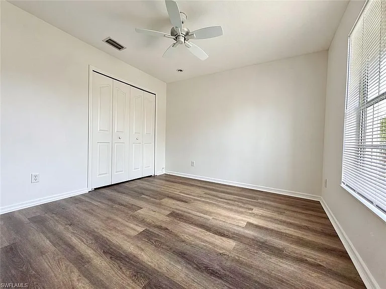 1407 W 10th St — Photo 9