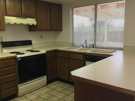 2nd image of 1456 W Chapala Dr