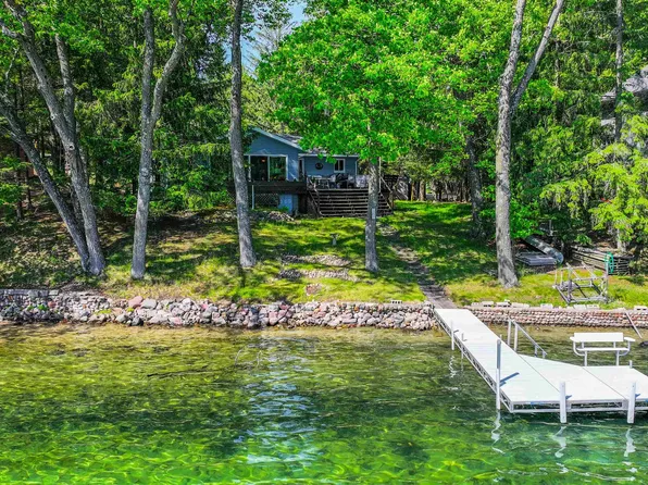 N6524 S Long Lake Rd, Waupaca, WI 54981