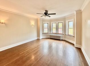 314 N Maple Ave #3S, Oak Park, IL 60302