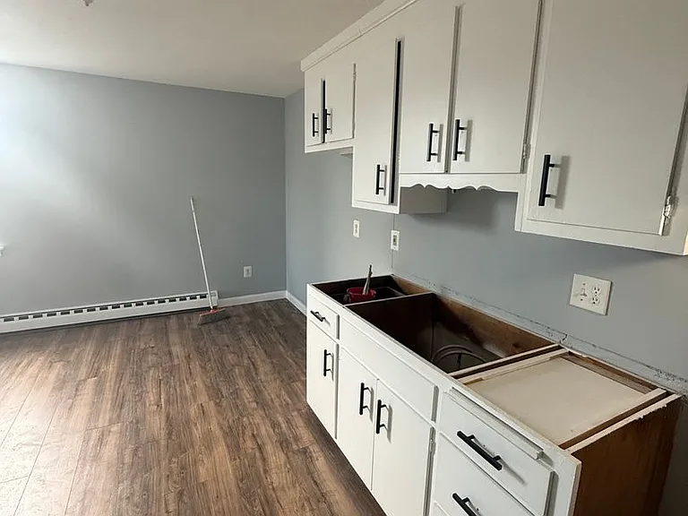 21-23 W Main St — Photo 7