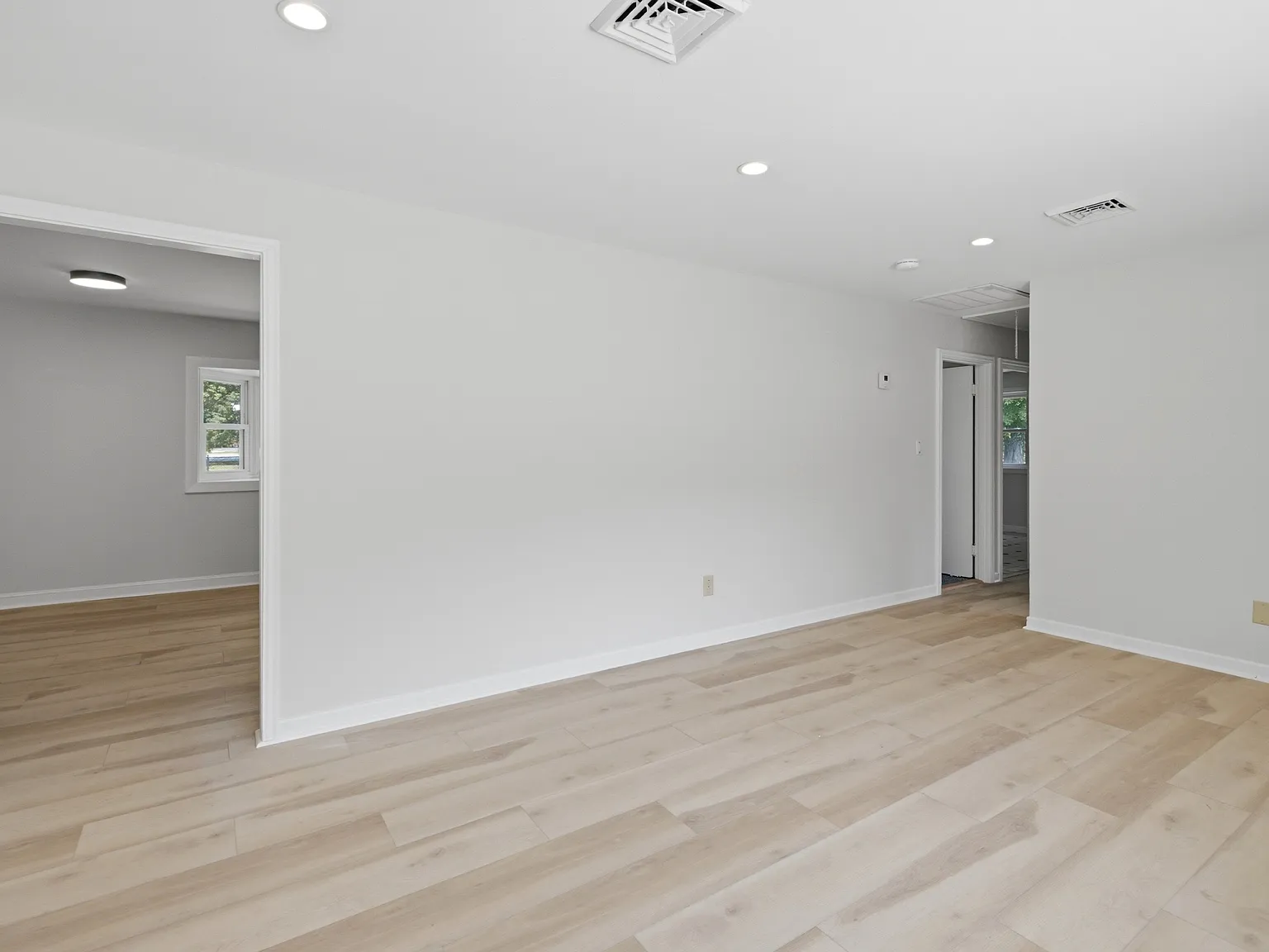 3 bed, 1344 sqft, $3,950 — Photo 4