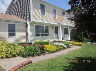 80 Robin Rd, Portsmouth, RI 02871