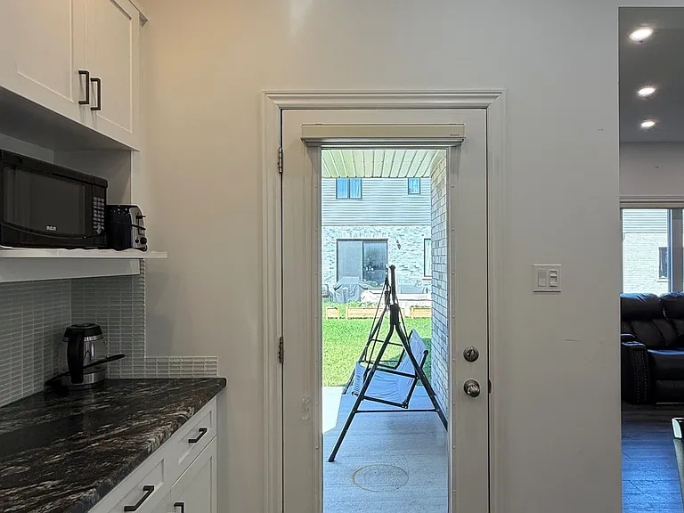 72 McLean Ave — Photo 13
