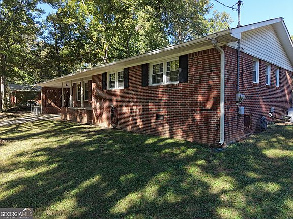 4th image of 31 Camelia Rd NE