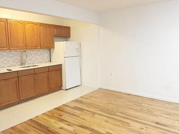 2nd image of 18615 Jamaica Ave #3FL