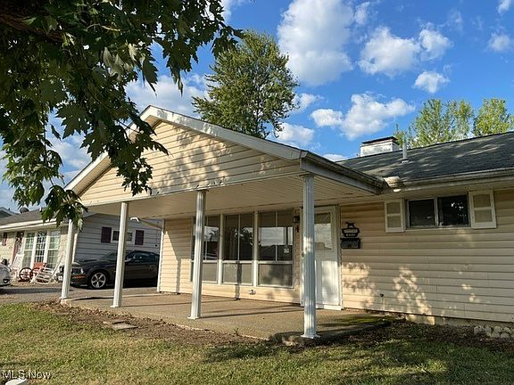 3rd image of 4230 Meadow Ln