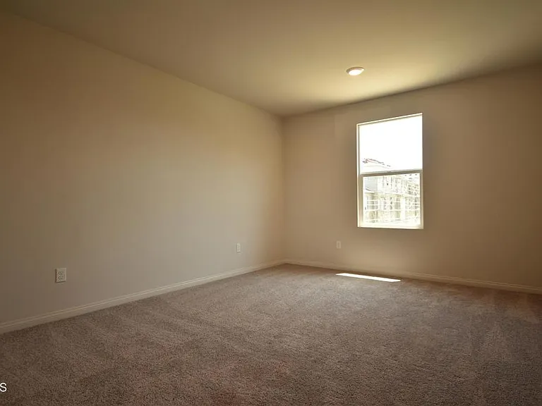656 Martina St — Photo 15