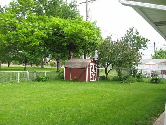 2nd view of back yard