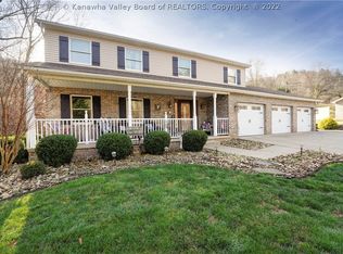 1042 Dairy Rd, Poca, WV 25159