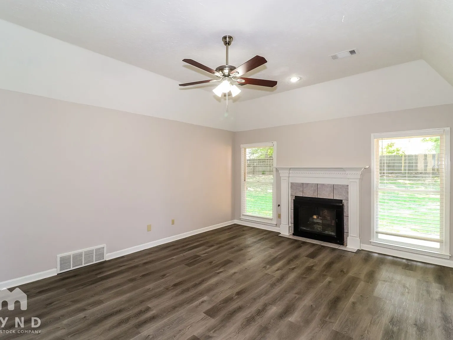 4 bed, 2.5 bath, 2100 sqft, $2,295 — Photo 4
