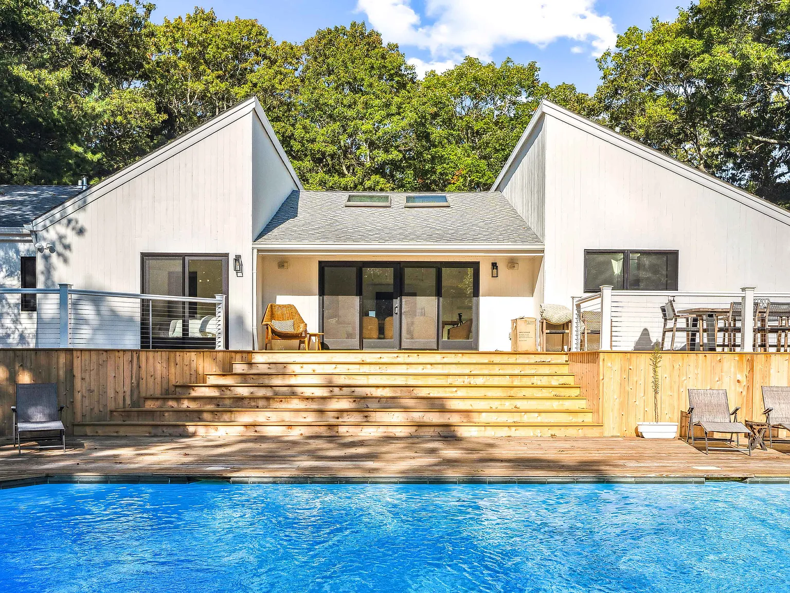 Light Filled Home Moments To East Hampton Marina — Photo 2