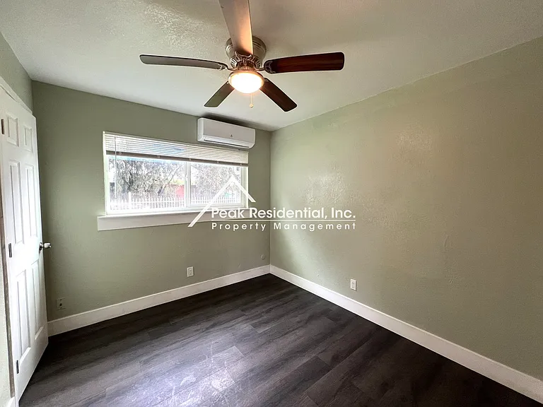42ndAve3916 — Photo 23
