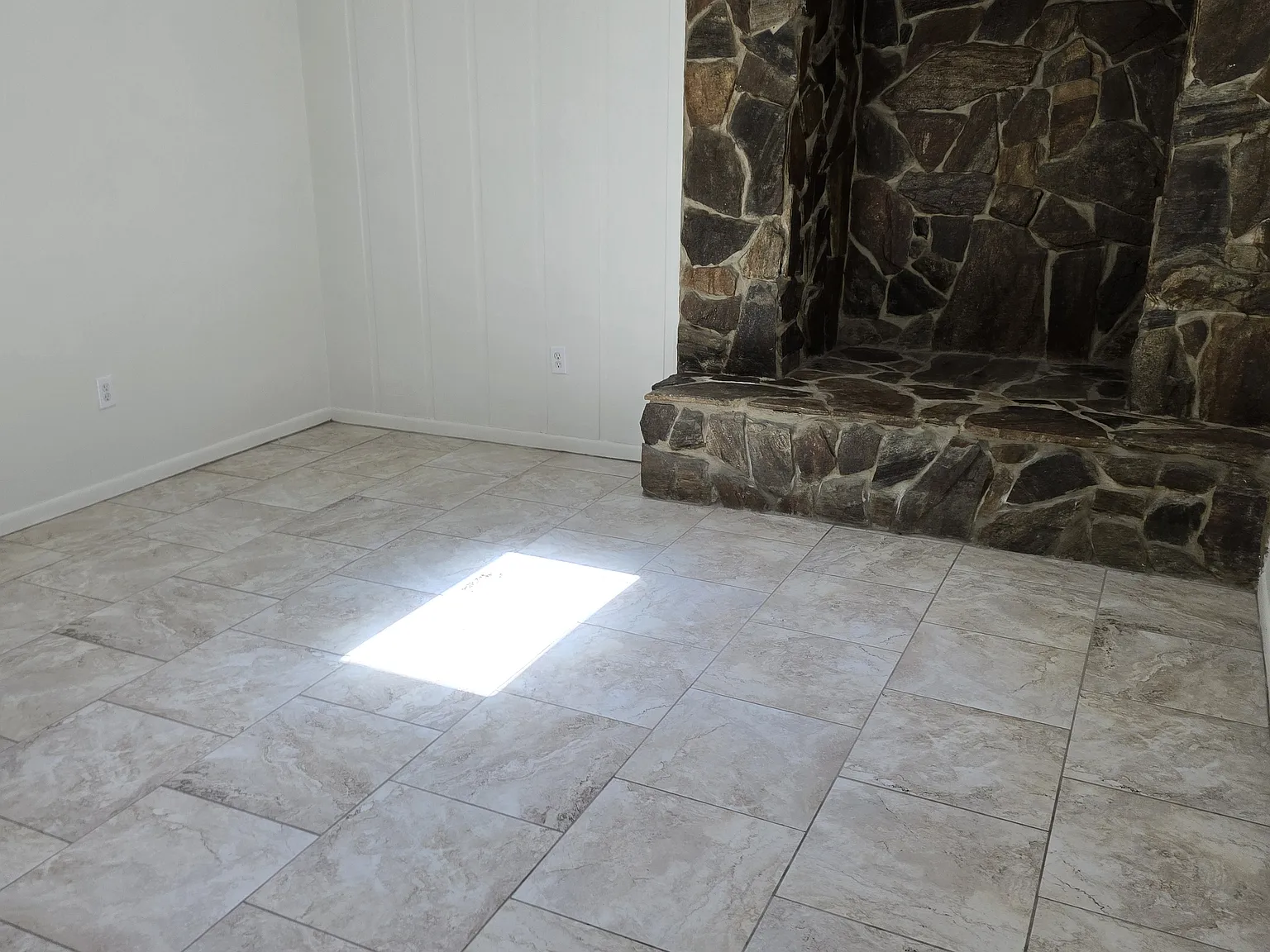 2 bed, 990 sqft, $1,450 — Photo 2
