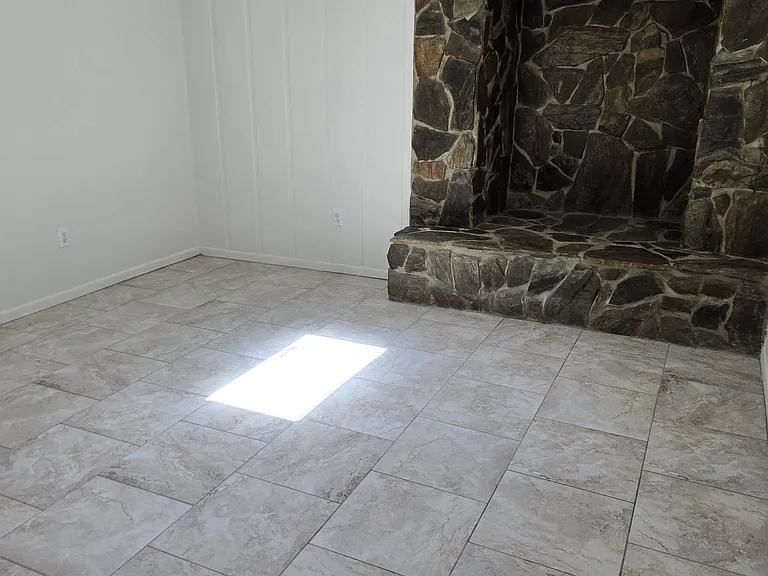230 SE Valare Ln #A — Photo 2