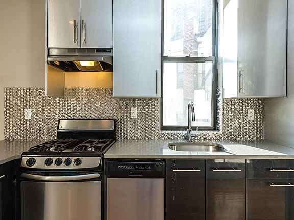 2nd image of 17 Garden St APT 2