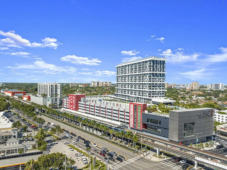 Grove Central Residences — Photo 23