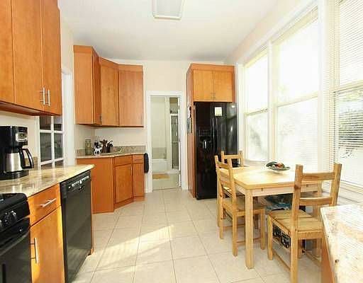 5th image of 2912 N Sacramento Ave #1