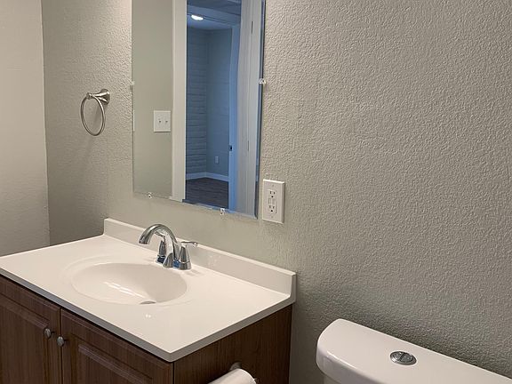 5th image of 415 W 10th St #5
