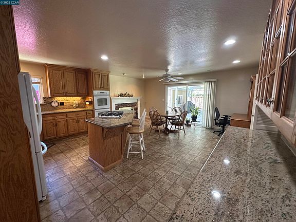 4th image of 1707 Bishop Dr