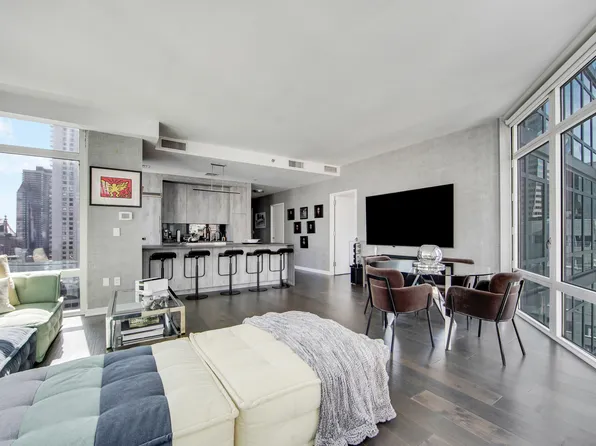 207 East 57th Street 20A image 1 of 17
