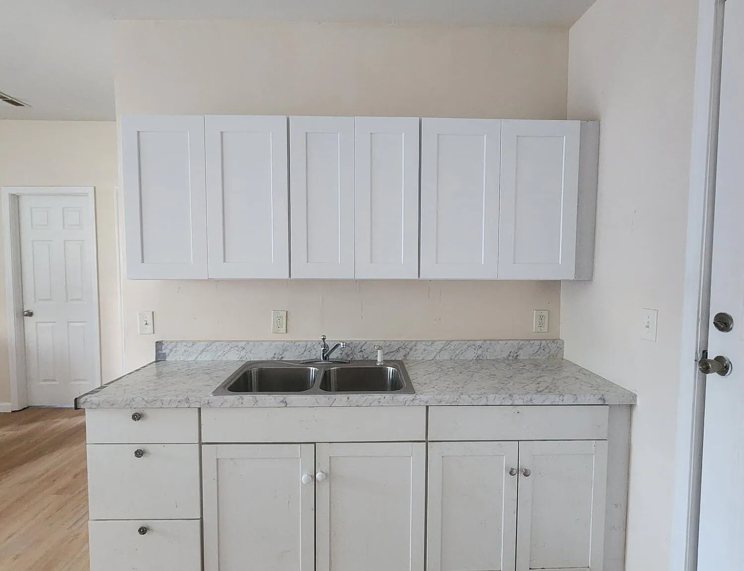 2 bed, 700 sqft, $1,100 — Photo 1