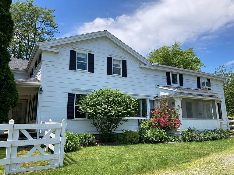 1620 Hanshaw Rd — Photo 1