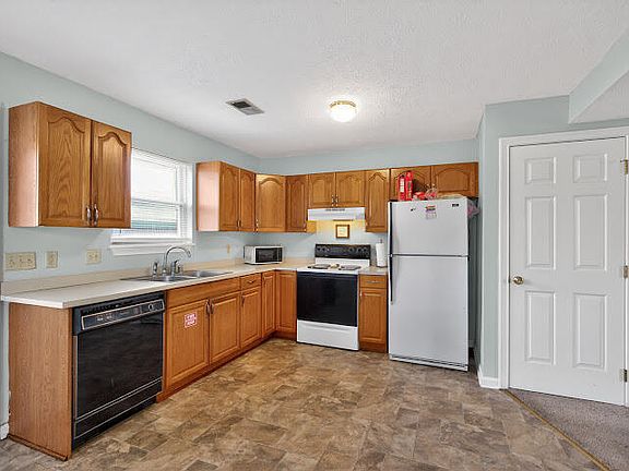 3rd image of 502 Tecumseh Trl APT A