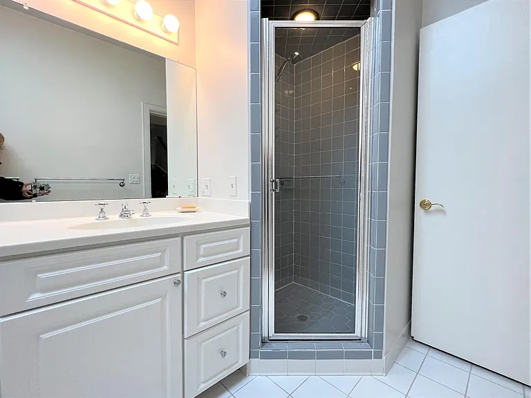 15 Hammersmith Rd #16 — Photo 21
