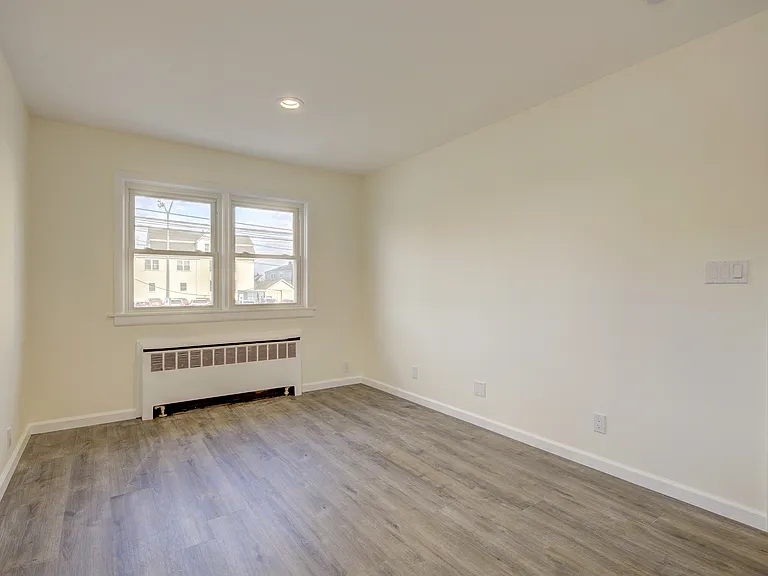 670 W Broadway #2 — Photo 8